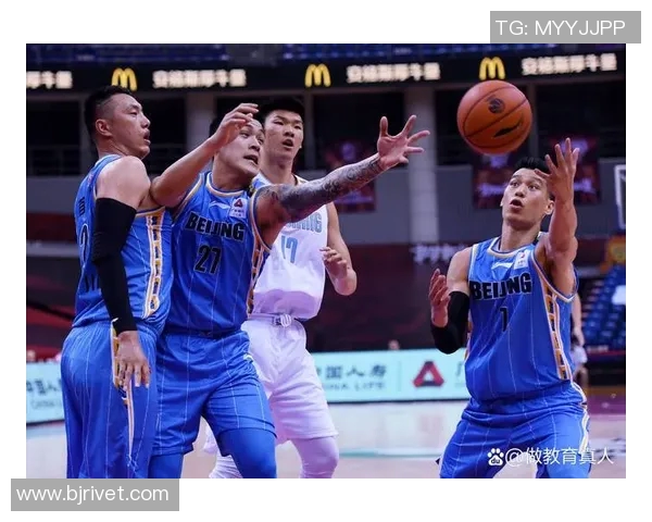 杭州篮球队中路突破战术解析与球队发展前景探讨 杭州篮球队中路突破战术解析与球队发展前景探讨