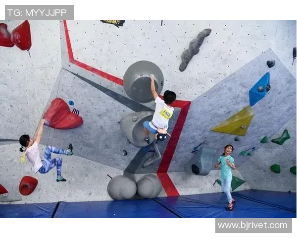 武汉攀岩队战术解析：如何在竞争中脱颖而出与提升实力