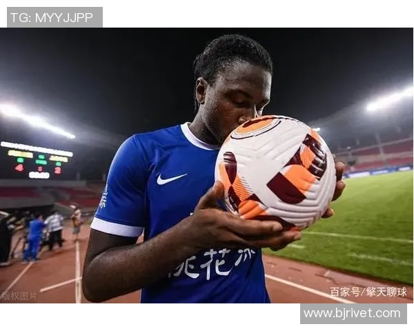 重庆足球队强势领跑邀请赛积分榜积分达到65分展现强大实力 重庆足球队强势领跑邀请赛积分榜积分达到65分展现强大实力